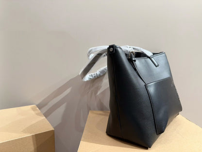 【TOD´S】レザーロゴ TRV ショッピングトートバッグ E/W MED