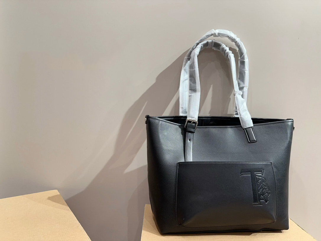 【TOD´S】レザーロゴ TRV ショッピングトートバッグ E/W MED