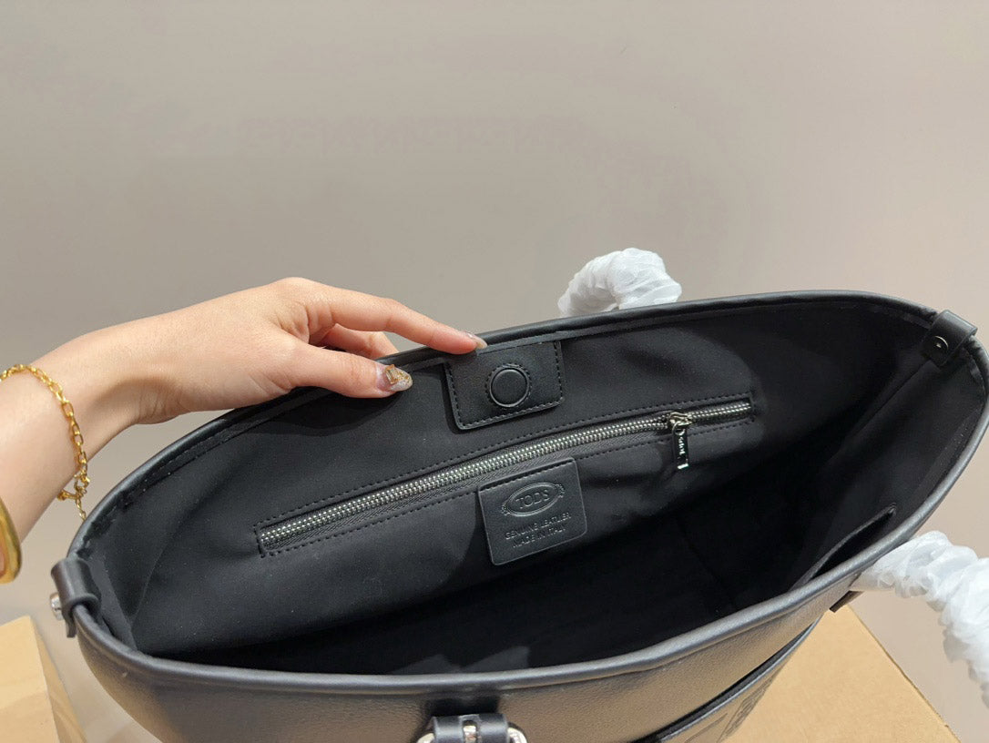 【TOD´S】レザーロゴ TRV ショッピングトートバッグ E/W MED