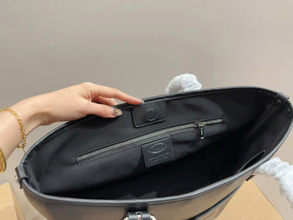 【TOD´S】レザーロゴ TRV ショッピングトートバッグ E/W MED