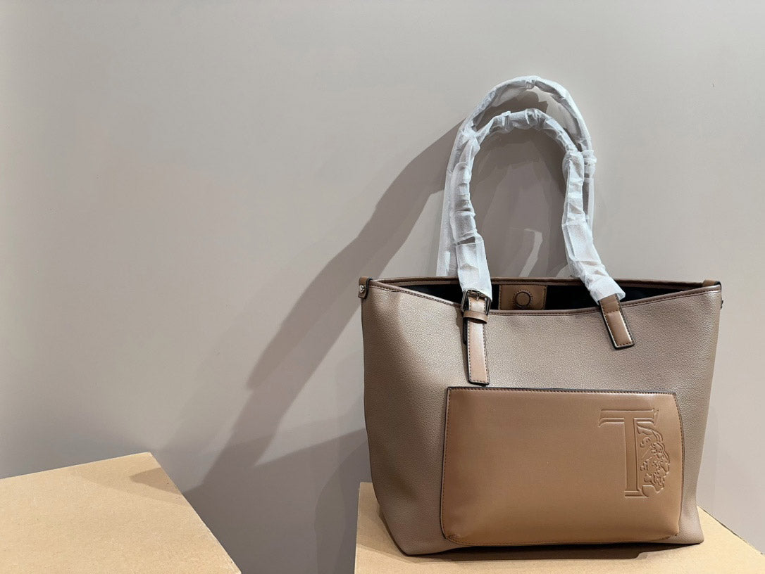 【TOD´S】レザーロゴ TRV ショッピングトートバッグ E/W MED