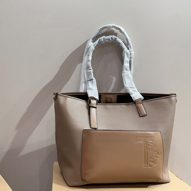 【TOD´S】レザーロゴ TRV ショッピングトートバッグ E/W MED