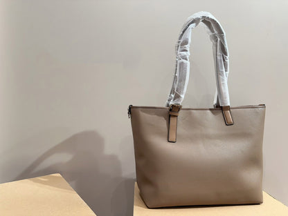 【TOD´S】レザーロゴ TRV ショッピングトートバッグ E/W MED