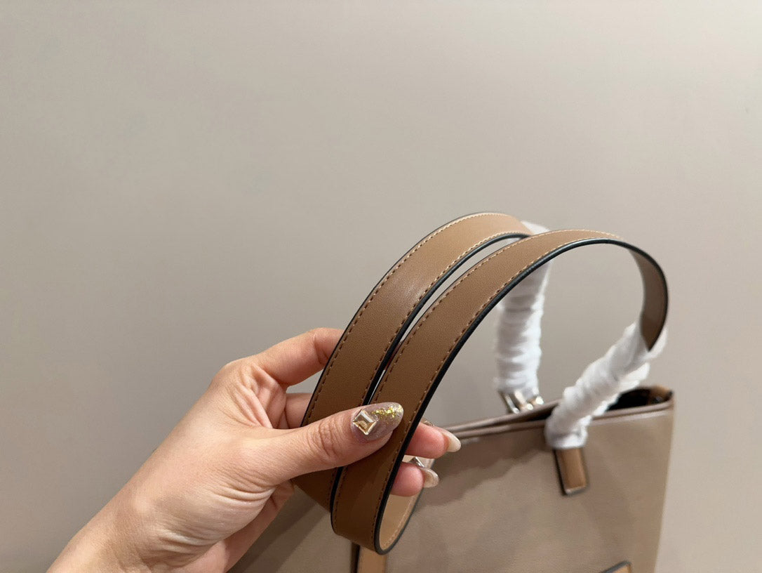 【TOD´S】レザーロゴ TRV ショッピングトートバッグ E/W MED