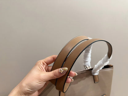 【TOD´S】レザーロゴ TRV ショッピングトートバッグ E/W MED