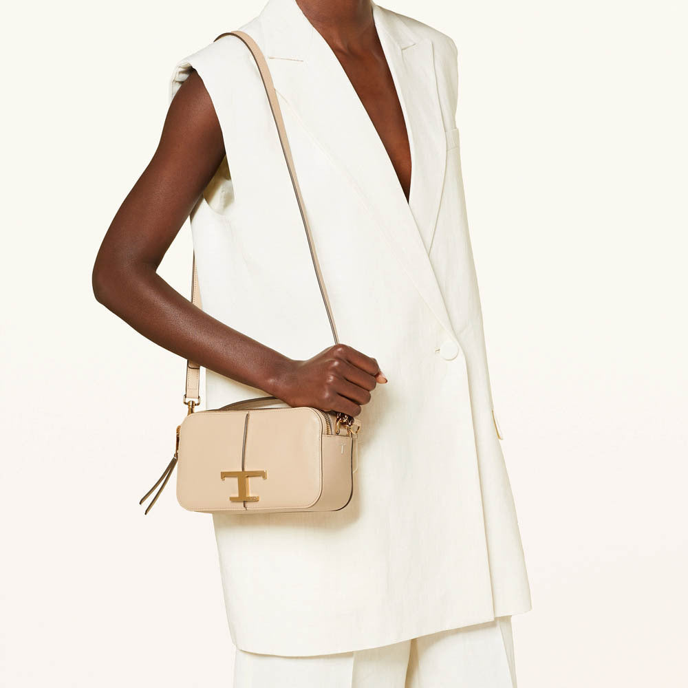 Tods（トッズ）Tタイムレスミニカメラバッグ