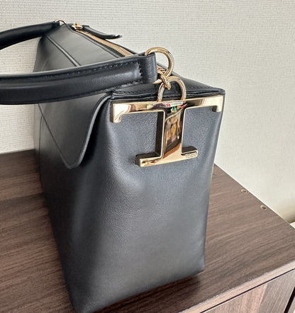 Tod's トッズTケース ジップアップショルダーバッグ